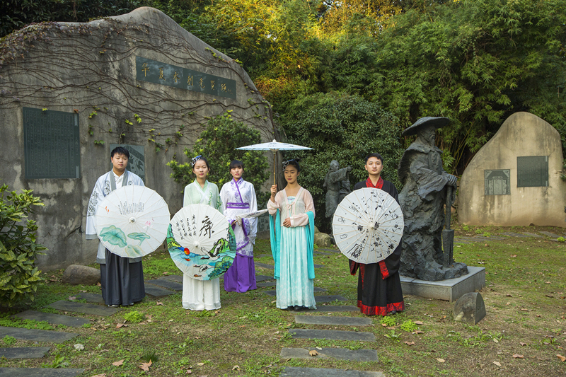 成人漫
 孙贝贝、倪书阳、葛益军；成人漫
 陈泠琳；江苏海事职业技术成人漫
 崔亚迪